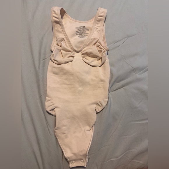 Skims Seamless Sculpt Scoop Neck Shapewear Thong Bodysuit - Picture 2 of 3